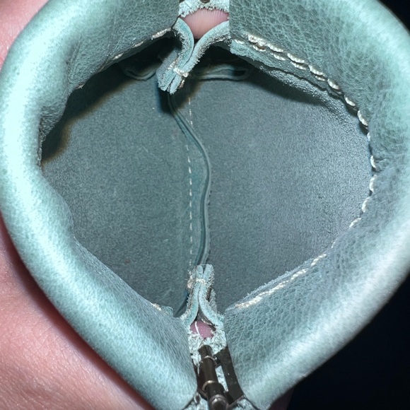 SOLD Portland Leather goods cucumber penny pouch - Picture 4 of 4